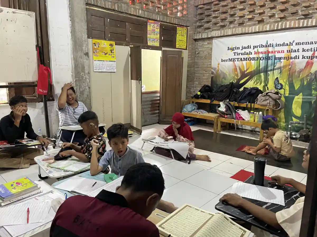 Kegiatan menghafal Al-Quran anak berkebutuhan khusus di YUKA untuk artikel kisah inspiratif Ilham hafiz 30 juz