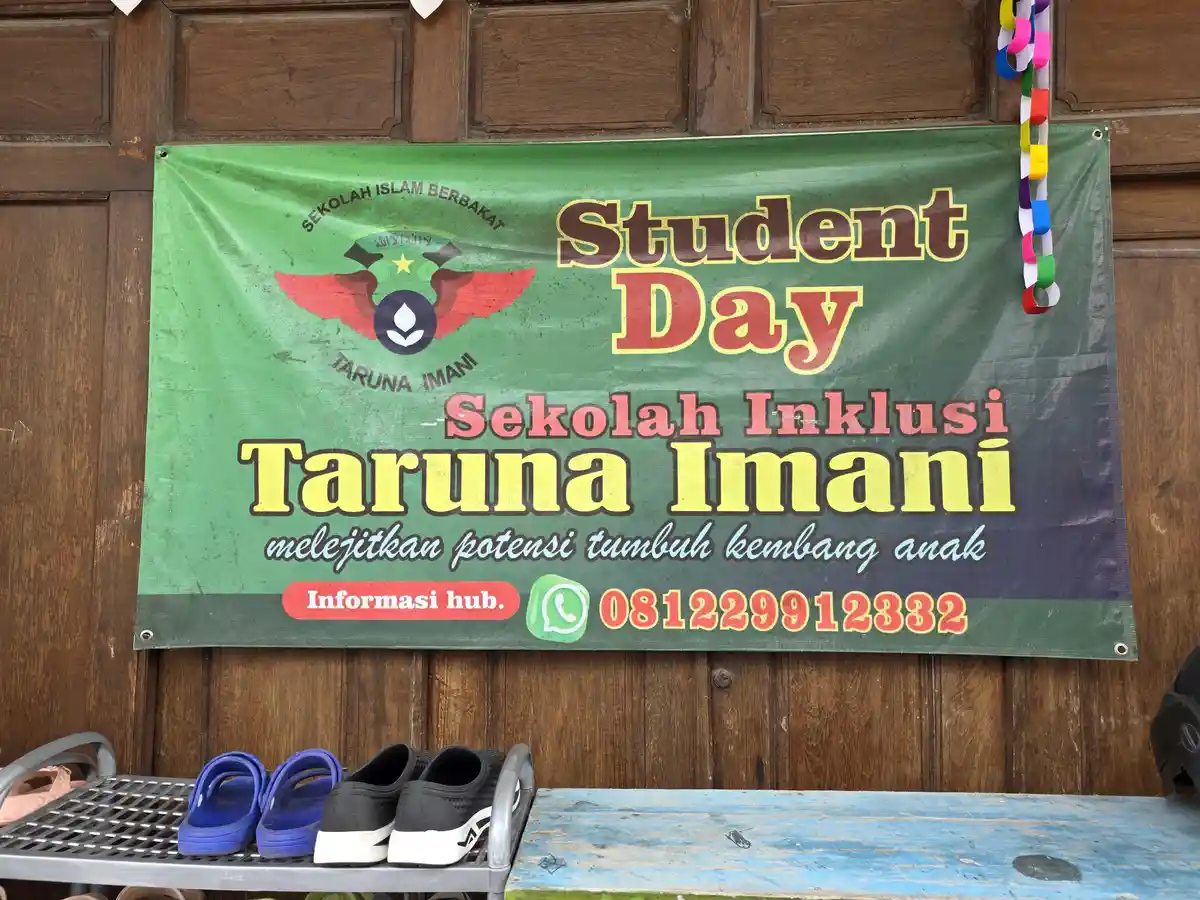 Spanduk Student Day di Sekolah Inklusi Taruna Imani YUKA, kegiatan inklusif untuk anak difabel
