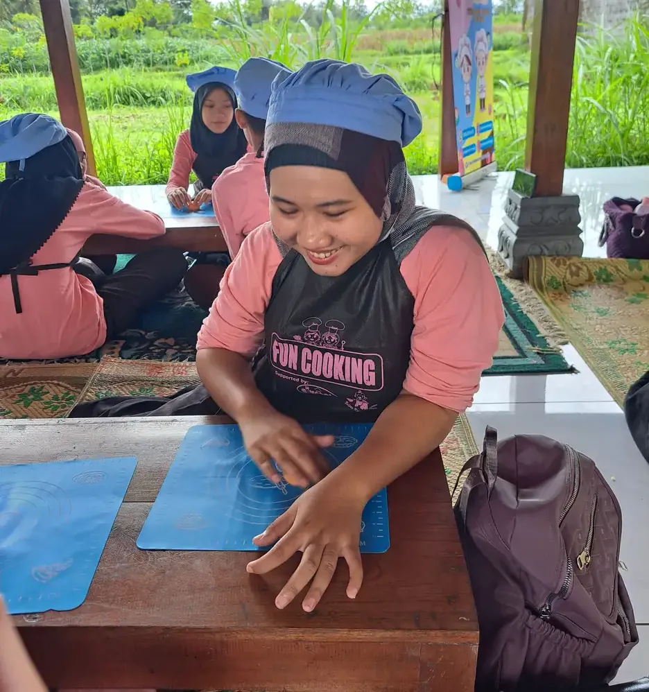 Belajar Memasak untuk Anak Berkebutuhan Khusus: Manfaat, Tahapan, dan Aturan Aman di Dapur