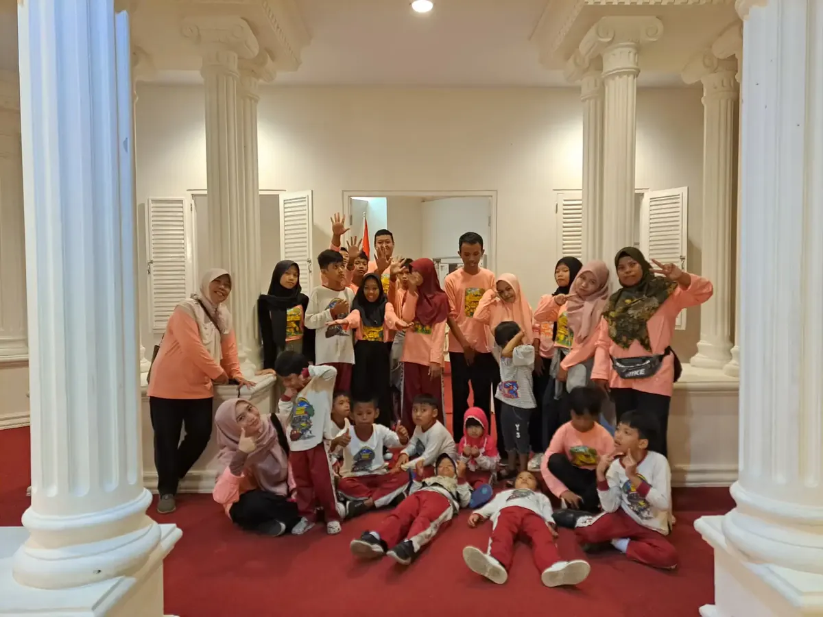 Buddy System untuk Anak ABK di Sekolah: Panduan Guru Menyiapkan Teman Pendamping Sebaya