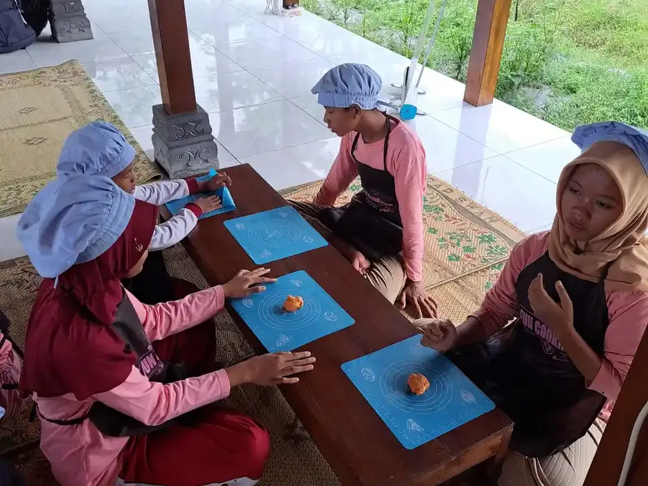 Peer Tutoring di Kelas Inklusi: Langkah dan Etika