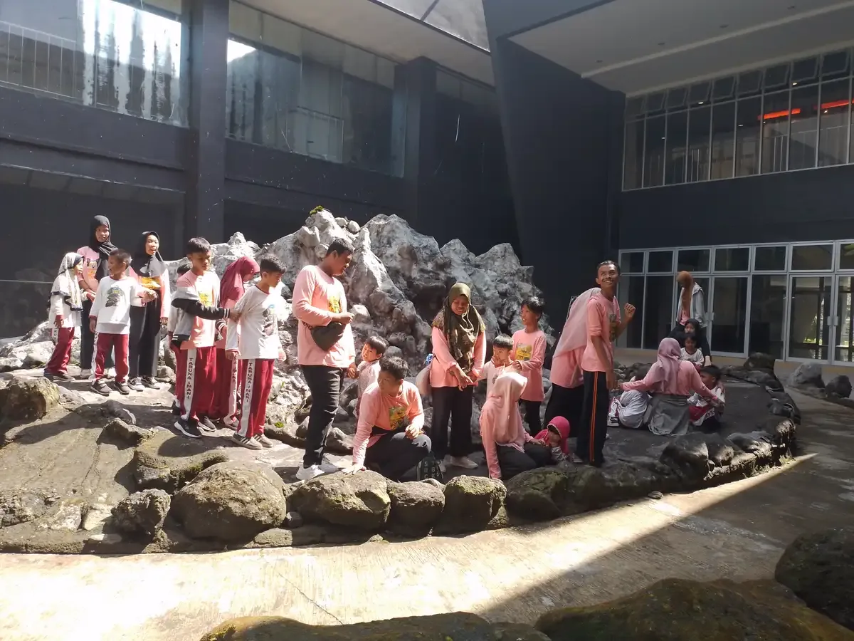 Sensory Seeking Behavior Anak: Tanda, Dukungan, dan Kapan Perlu Asesmen
